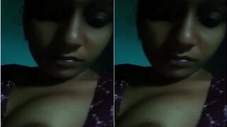 Cute Desi Girl Shows Boobs | Viral MMS