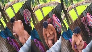 Desi Bhabhi Bathing Capture In Hidden Cam | Viral MMS