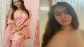 Cute Girl Removing Bra And Topless New Sex MMS | Viral MMS