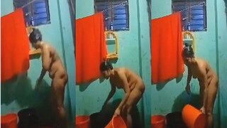 Desi Bhabhi Bathing Capture Hideen Cam | Viral MMS