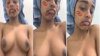 Horny Desi Girl Shows Boobs | Viral MMS