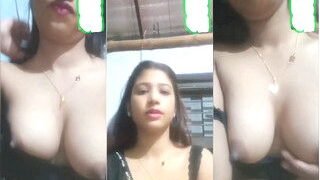 Hot Look Desi Girl Shows Boobs | Viral MMS