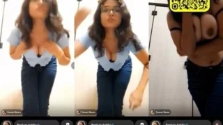 Horny Desi Girl Sucking Boobs | Viral MMS Desi