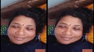 Desi Bhabhi Shows Her Boobs On VC Part 2 | Viral MMS