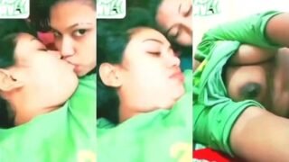Desi Lesbo Girl Romance And Shows Nude Body | Viral MMS